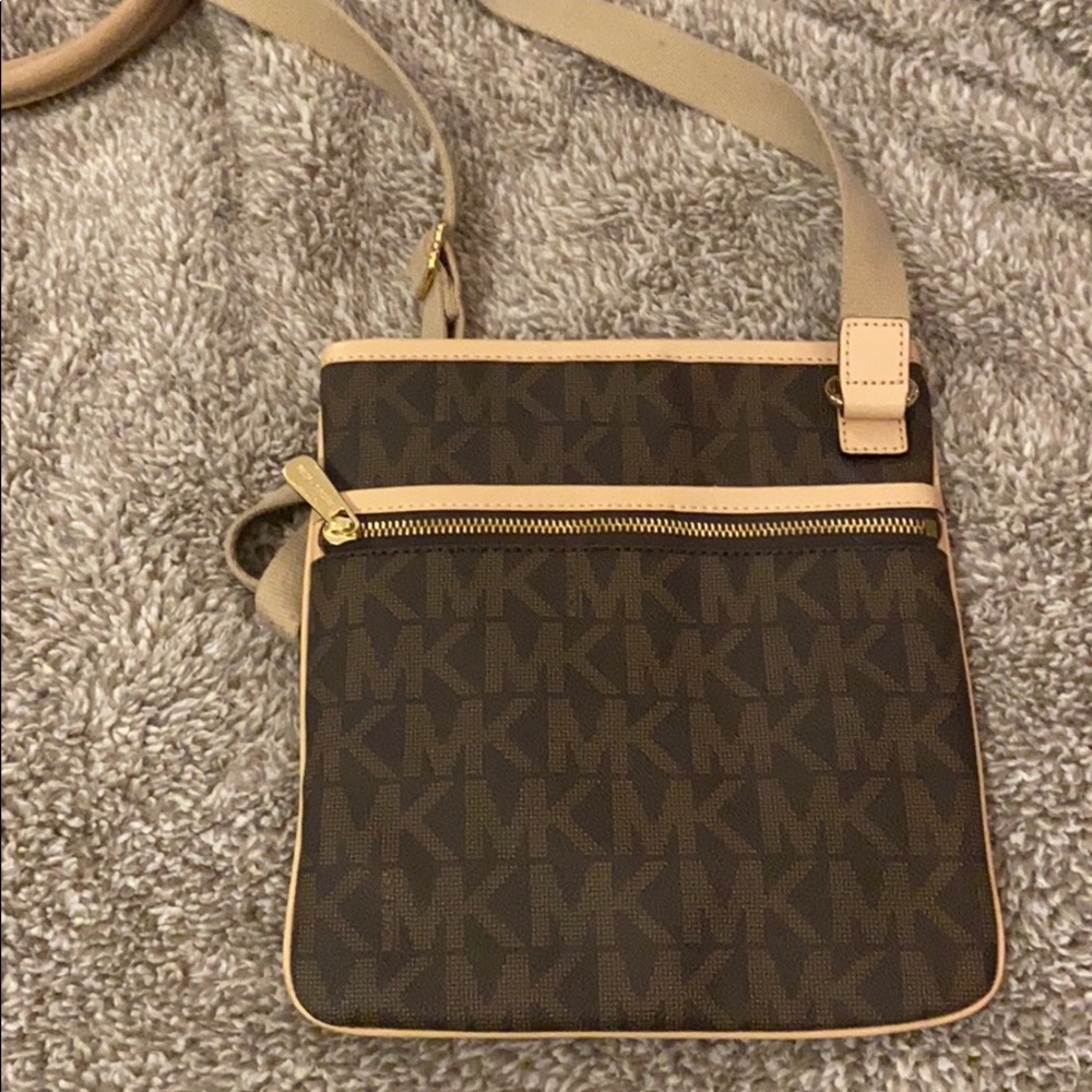 Michael kors crossbody